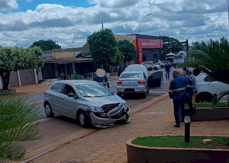 Veículos colidem na BR-163 próximo a hotel em Caarapó