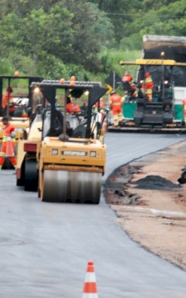 Obras provocam desvios e sistema pare-e-siga em v&aacute;rios trechos da BR-163