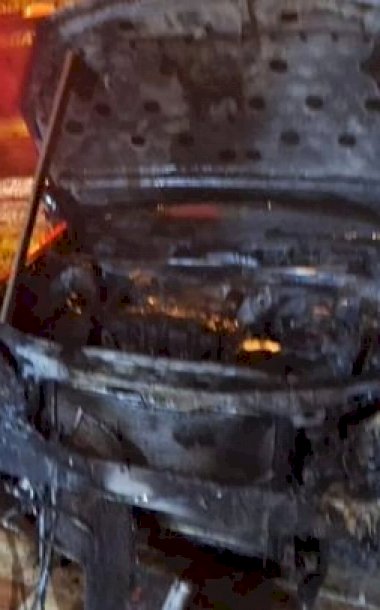Incêndio atinge veículo estacionado em residência no Capitão Vigário