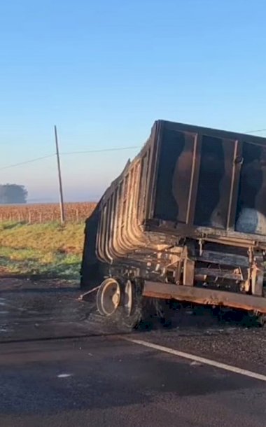 Incêndio destrói carreta na BR-163 entre Caarapó e Juti
