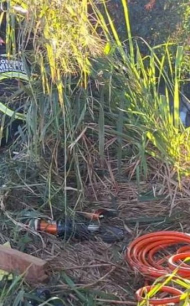 Carro com seis pessoas capota e duas ficam presas às ferragens na BR-163 entre Juti e Caarapó