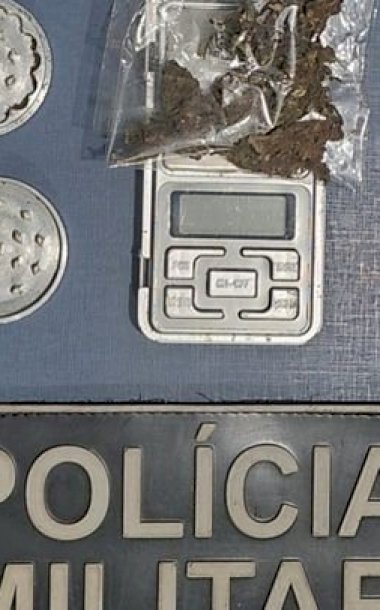 Jovem é detido por porte de maconha durante ação da Polícia Militar em Caarapó
