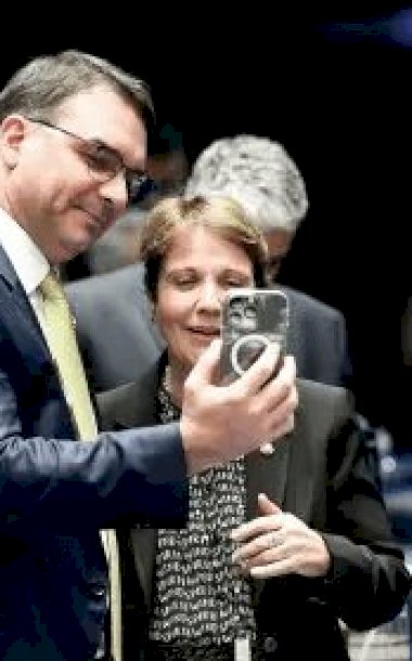 Tereza Cristina muda de ideia e sinaliza que aceita ser vice de Flávio Bolsonaro