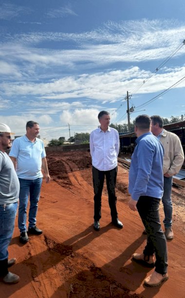 Junto com Dagoberto, Sandro Pacheco acompanha início da construção do CMEI do Capitão Vigário