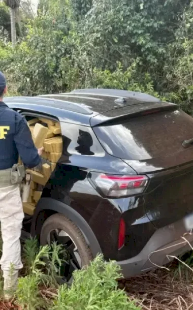 Traficante abandona veículo com 1,2 tonelada de maconha na BR-060