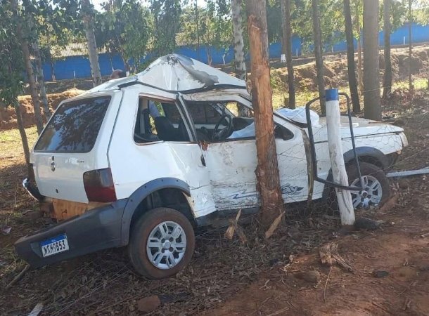 Motorista de 22 anos morre próximo a Caarapó após bater contra eucaliptos