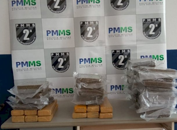 Dois menores são flagrados pela PM com mais de 30 kg de drogas no terminal rodoviário de Caarapó