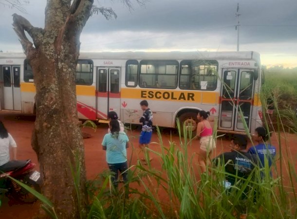 Criança de 7 anos morre atropelada por ônibus após descer de transporte escolar em Caarapó