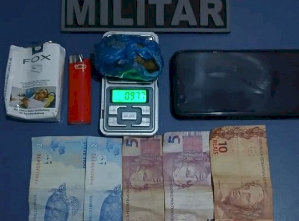 Jovem é detido por porte de droga durante abordagem policial em Caarapó