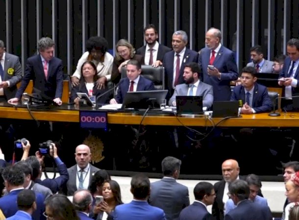 Câmara Federal aprova fim da escala 6×1 no Brasil