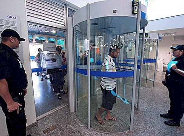 Lei Municipal obriga bancos de Caarapó a instalar portas com detector de metais e câmeras de segurança