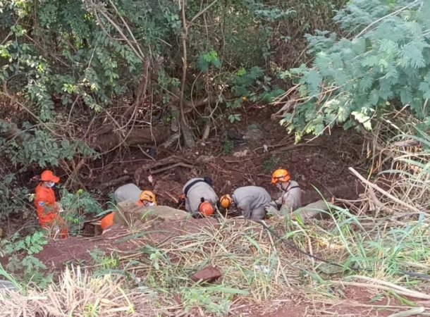 Motorista fica gravemente ferido após perder controle e capotar veículo na BR-163, entre Dourados e Caarapó