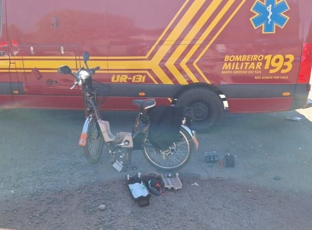 Mulher fica ferida após colisão entre carro e bicicleta elétrica em Caarapó