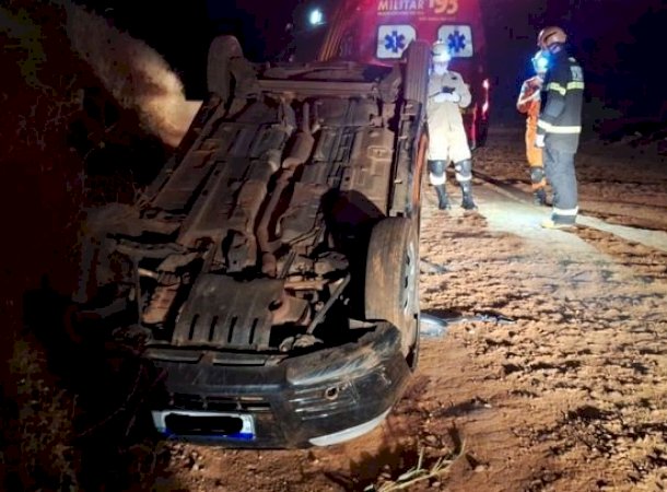 Discussão entre casal termina com carro capotado em Caarapó