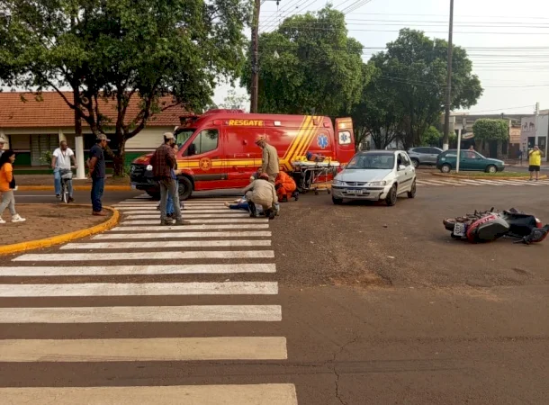 Acidente entre motocicleta e Celta deixa duas mulheres feridas em Caarapó