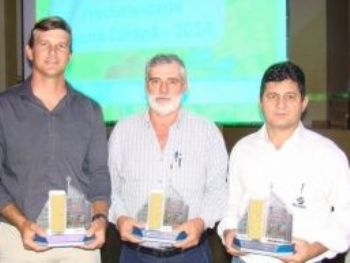 Agricultor de Laguna Carapã produz 78 sacas de soja por hectare e vence torneio 