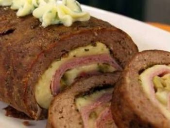 Rocambole de Carne Moída bem Recheado