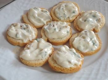 Patê de queijo com cebola