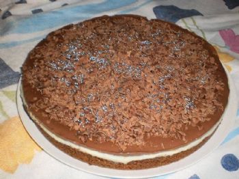 Agrade todo mundo fazendo essa  torta divina de limão e chocolate