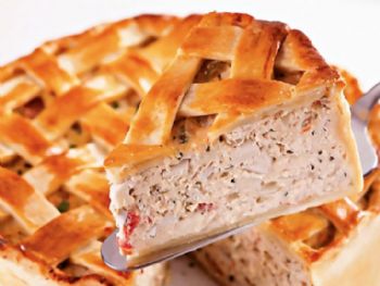Deliciosa receita de torta de frango com creme de palmito para o final de semana