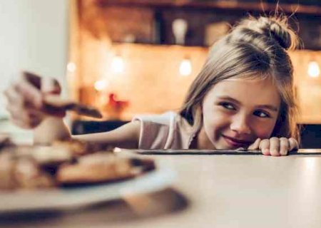 Quatro alimentos que as crianças devem evitar