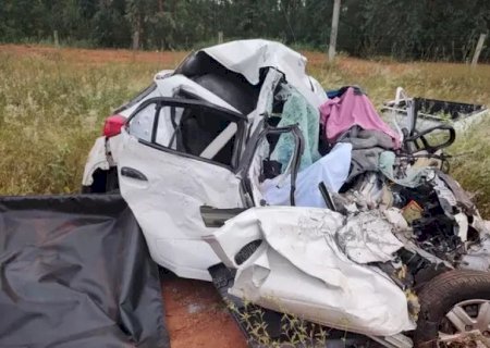 Pai, mãe e filho morrem em colisão entre veículos na BR-262