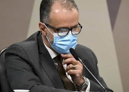 Governo avalia indicar médico pró-cloroquina à Anvisa após embates com Torres