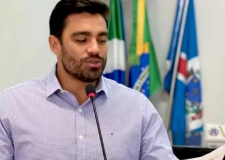 Vereador que agrediu esposa a chineladas é enviado para presídio