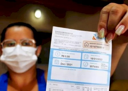 Governo começa a bancar conta de luz de 152 mil famílias em MS
