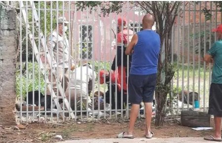 Eletricista morre ao levar choque e cair de escada durante manutenção de fiação