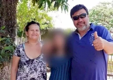 Casal é morto a facadas e pauladas por dupla que invadiu casa