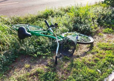 Ciclista tem traumatismo craniano após ser atingido por moto pilotada por adolescente