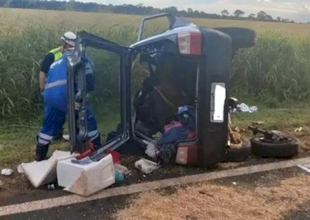 Colisão entre caminhões e veículo deixa dois mortos na MS-306
