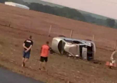 Homem de 31 anos capota veículo e morre ao ser jogado para fora