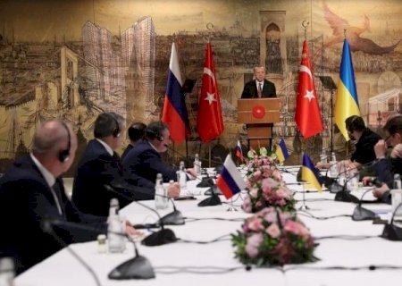 Ucrânia aceita neutralidade e Rússia concorda em reduzir ataques a Kiev e região