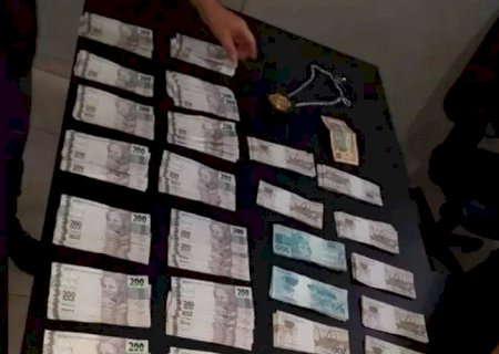 Durante reparos, técnico em refrigeração furta cofre com R$ 55 mil de casa