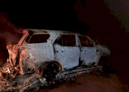Dois corpos carbonizados são encontrados em SUV incendiado no interior de MS