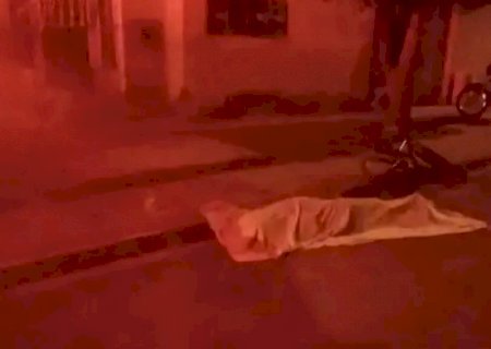 Após briga, homem tenta invadir casa de idoso e é morto esfaqueado