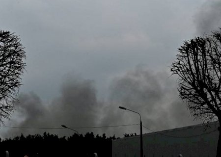 Rússia bombardeia mais uma fábrica de armamentos perto de Kiev após naufrágio de navio