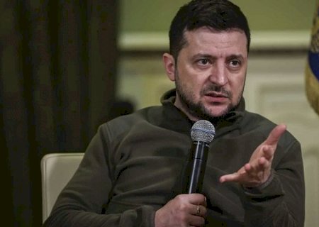 'Mariupol foi destruída, há milhares de mortos', diz Zelensky