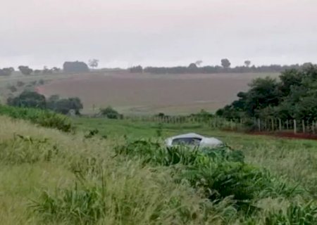 Motorista morre presa às ferragens após acidente entre carro e carreta
