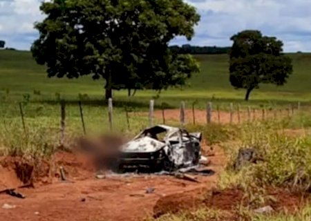 Homem morre em acidente após carro capotar e pegar fogo