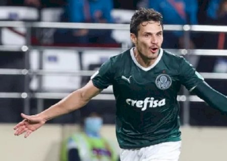Com virose, Raphael Veiga não viaja e desfalca o Palmeiras contra o Juventude