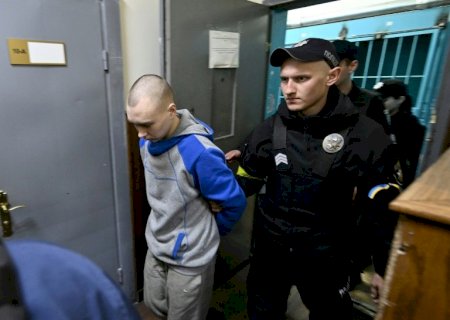 Ucrânia julgará mais 48 soldados russos por crimes de guerra