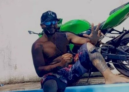 Jovem de 27 anos morre em colisão de moto com caminhão na BR-262