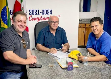 Neno Razuk entrega R$ 120 mil em emendas