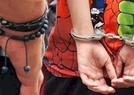 Na volta de Corumbá, MC que tocou em festival é preso com drogas