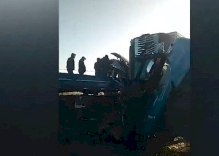 Colisão entre carretas deixa um morto e trava trecho da BR-262
