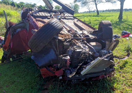 Motociclista tem pé decepado ao bater em carro que fazia conversão na rodovia