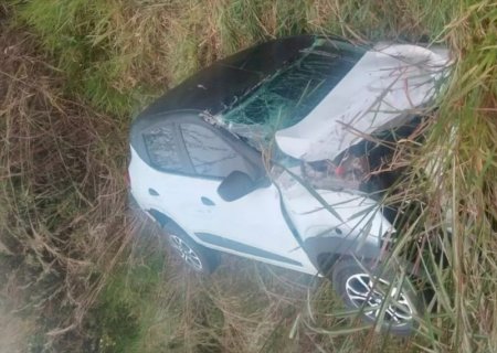Polícia Civil investiga duas mortes após capotamento na BR-262